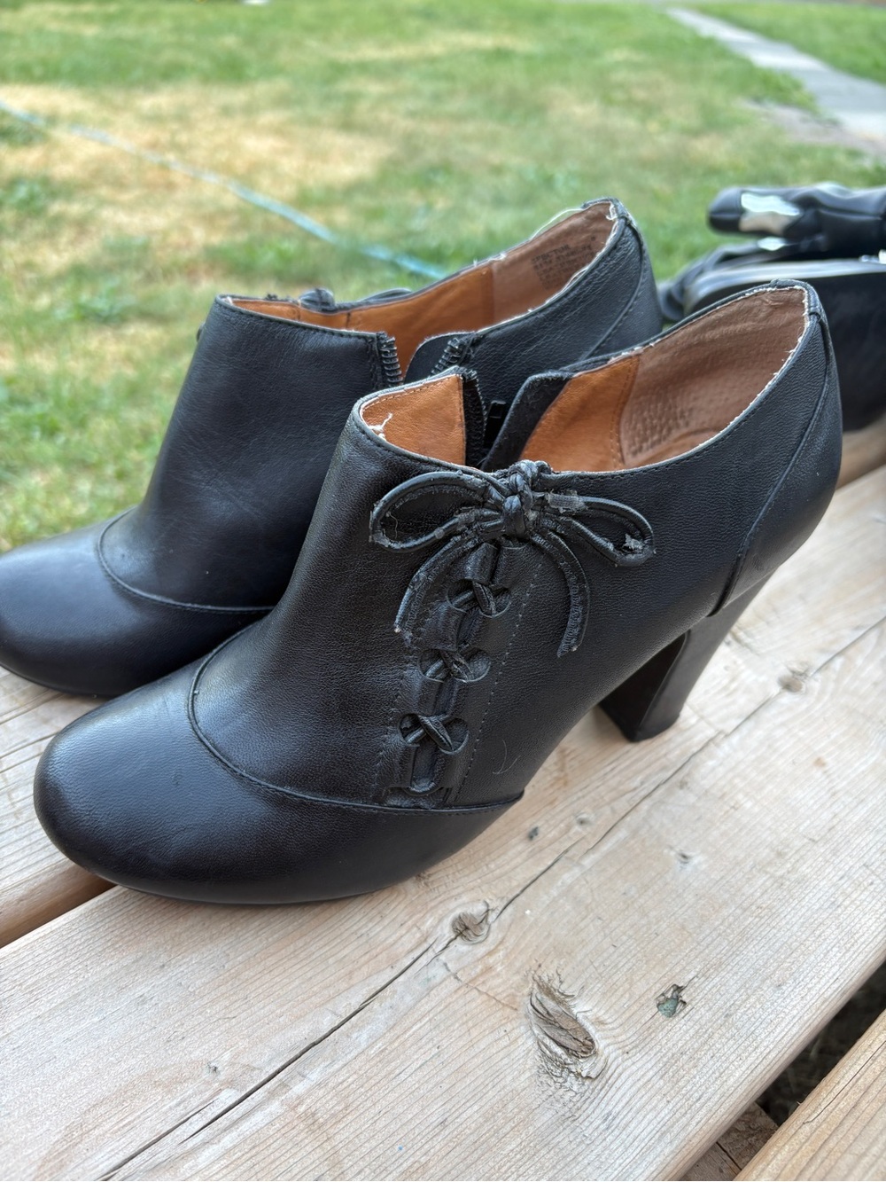 Miz Mooz Leather Ankle Booties with Lace Up Bow Detail Sz 6